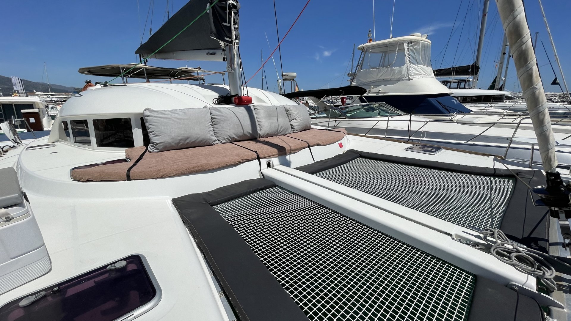 12m Catamarán 12 pax