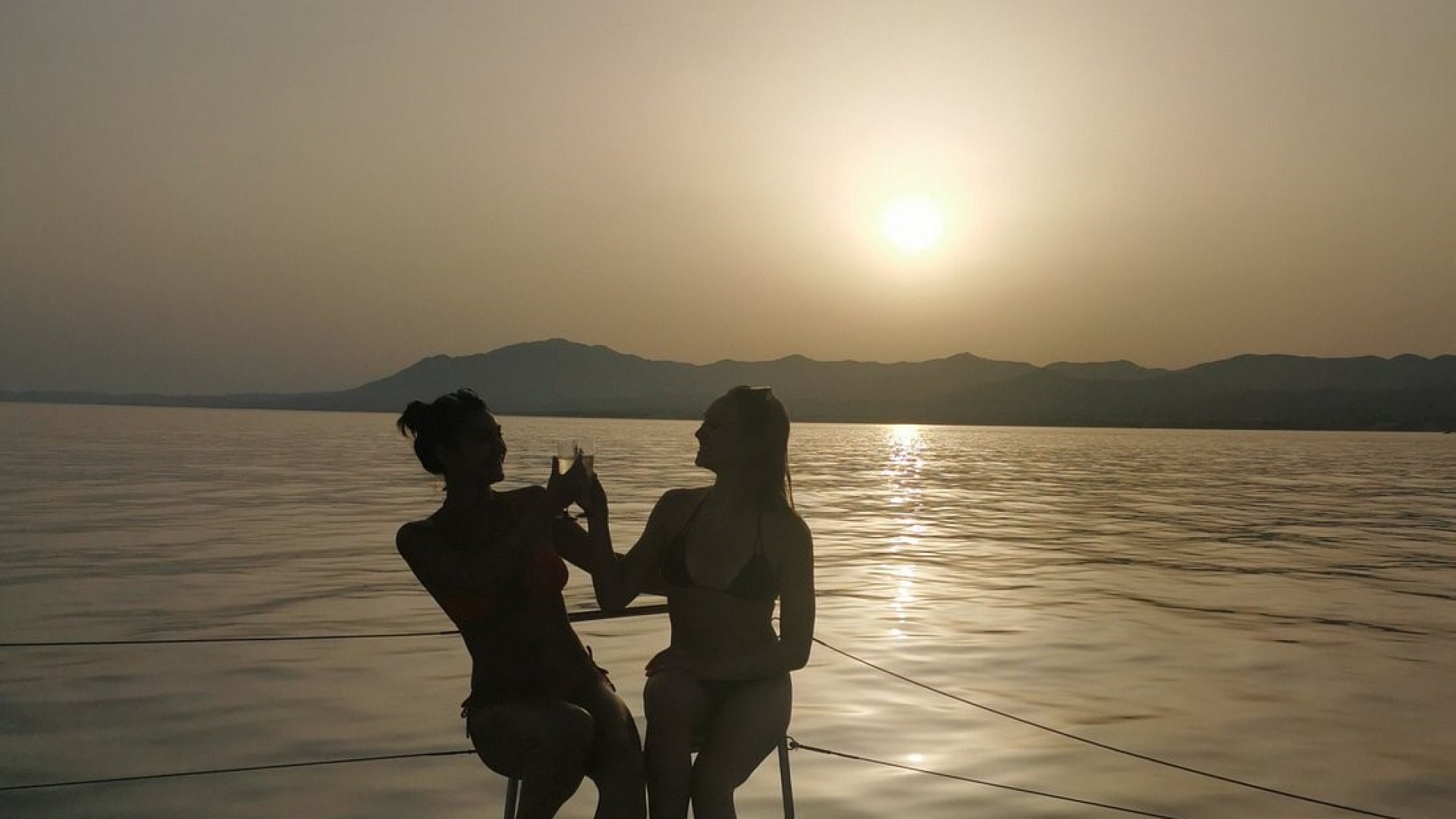 12m Catamarán 12 pax